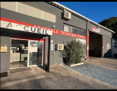 Devanture de Vérif'Autos Nîmes