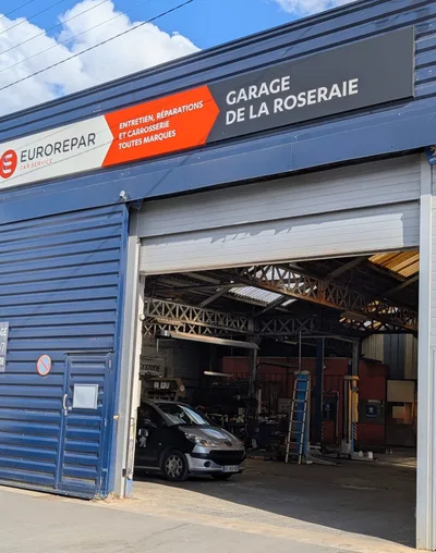 Devanture de Garage De La Roseraie