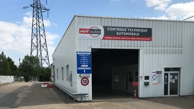 Devanture de Vérif'Autos Contrôle Technique Rennes