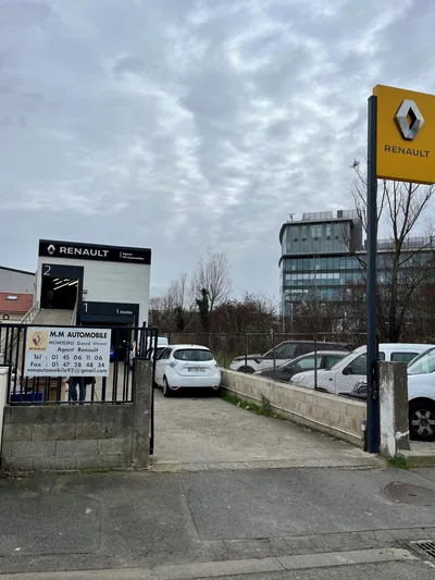Devanture de M. M. Automobile