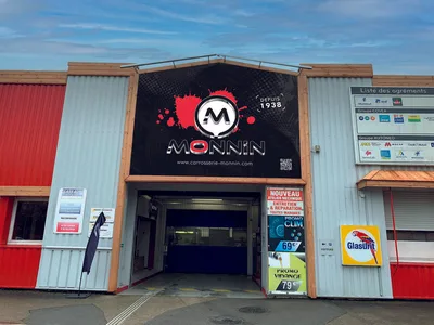 Devanture de Carrosserie Monnin