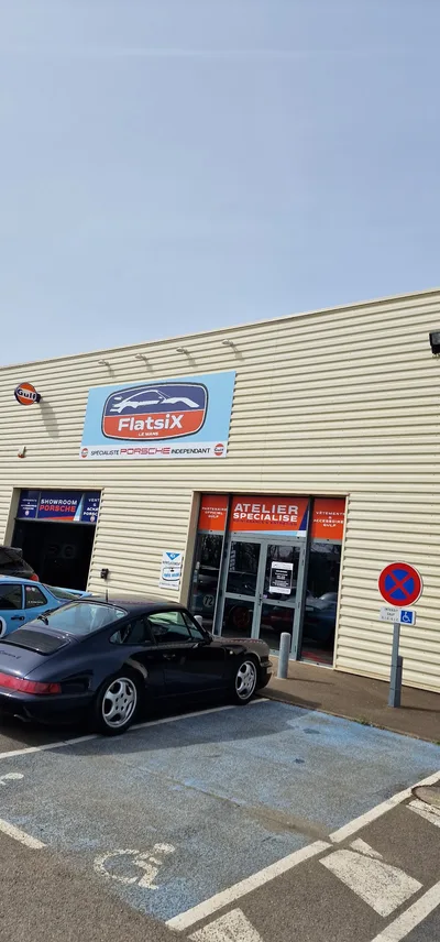 Devanture de Flatsix Le Mans