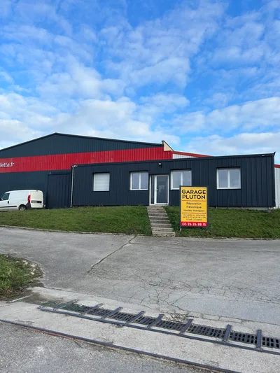 Devanture de Garage Pluton