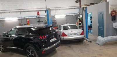 Devanture de Garage de la Trentaine