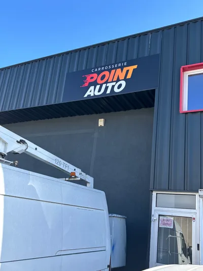 Devanture de Carrosserie Point Auto Lyon