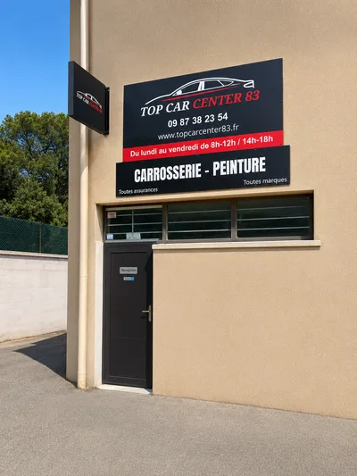 Devanture de Carrosserie Top Car Center 83