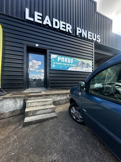 Devanture de Leader Pneus