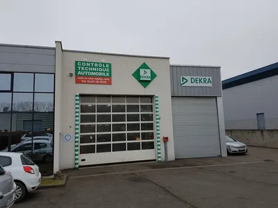 Devanture de DEKRA contrôle technique Metz (AUTO - MOTO)