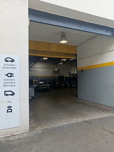 Devanture de LOBAU SERVICES AUTO