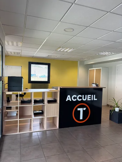 Devanture de Technicar - MIDI AUTO LORIENT
