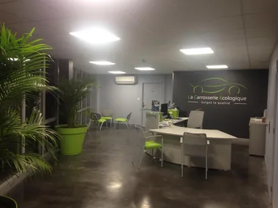 Devanture de La Carrosserie Ecologique LCE