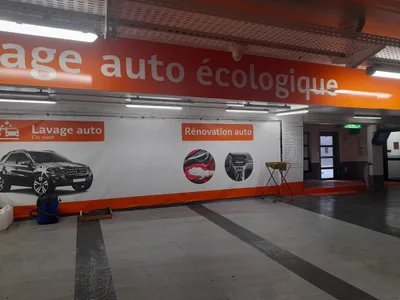Devanture de Lavage à la main Cergy