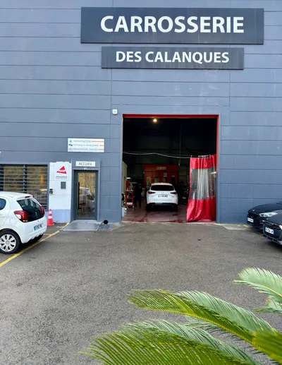 Devanture de Carrosserie des calanques