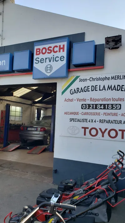 Devanture de Garage de la Madelon et Fils