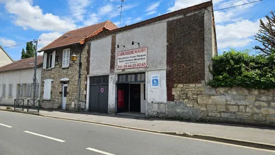 Devanture de Carrosserie Maury