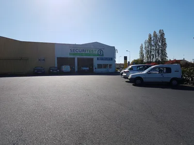 Devanture de Sécuritest Contrôle Technique Automobile Cholet - Rond Point De Paris