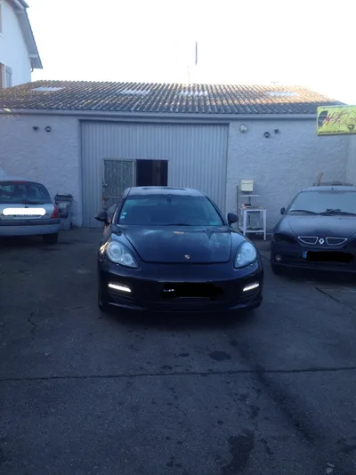 Devanture de Garage Hedna Patrick