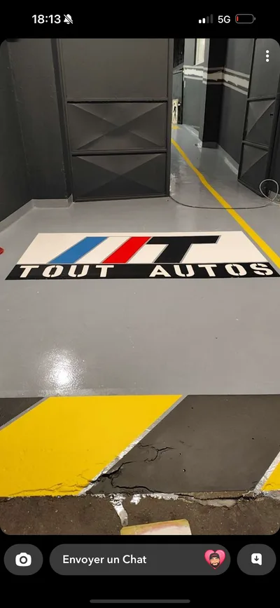 Devanture de Tout Autos Lyon 8