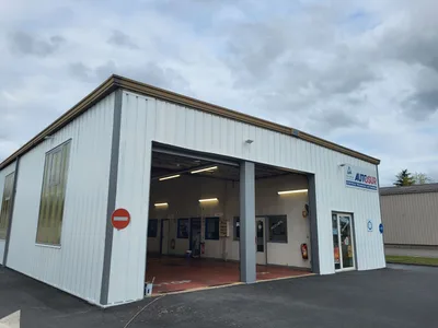 Devanture de TUV DCTA Contrôle Technique Auto Moto Autosur Nantes - Basse-Goulaine