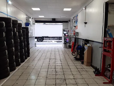 Devanture de Garage Tozzi