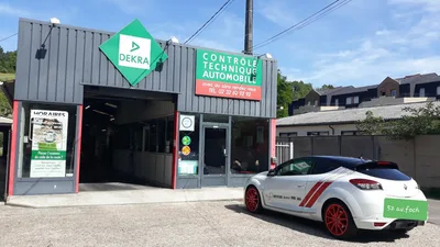 Devanture de DEKRA contrôle technique Évreux (AUTO-MOTO)