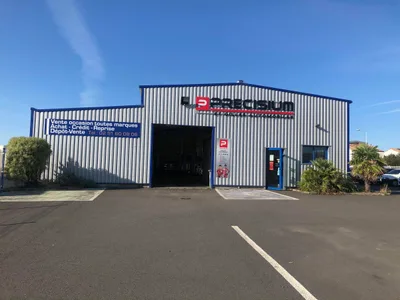 Devanture de St Gilles Automobiles