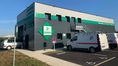 Devanture de CT ST Hilaire Contrôle Technique Automobile Et Moto ST Hilaire de Riez Partenaire DEKRA