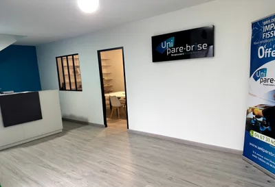Devanture de UNI PARE-BRISE
