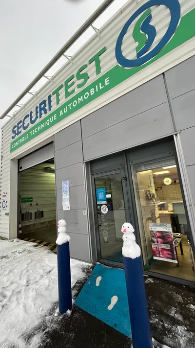 Devanture de Sécuritest Contrôle Technique Automobile Le Mans Intermarche Bollee