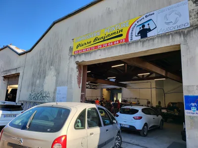 Devanture de Carrosserie Pierre Benjamin