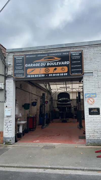 Devanture de Garage Du Boulevard Leers