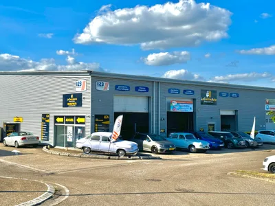 Devanture de LCA Le Centre Auto - Garage C&D Motors