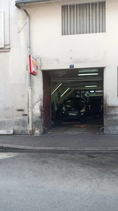 Devanture de Garage Des Roses