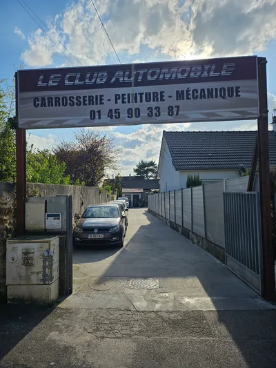 Devanture de Garage Carrosserie Le Club Automobile 94