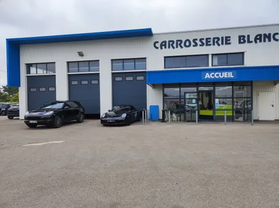 Devanture de CARROSSERIE BLANC