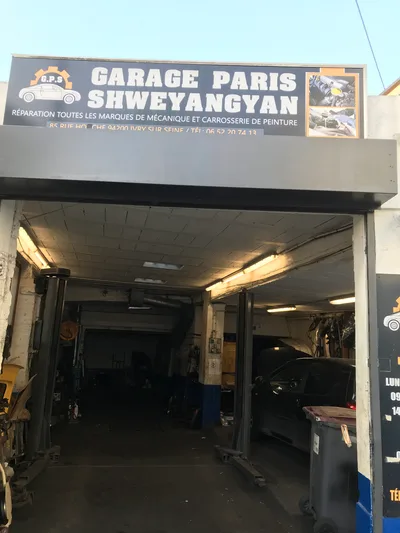 Devanture de Garage Paris Shweyangyan