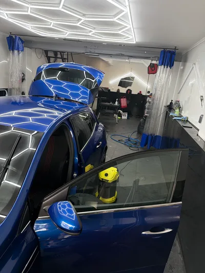 Devanture de CLEAN AND POLISH - LAVAGE AUTO - PARE-BRISE - VITRES TEINTES