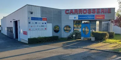Devanture de Carrosserie Perdreau
