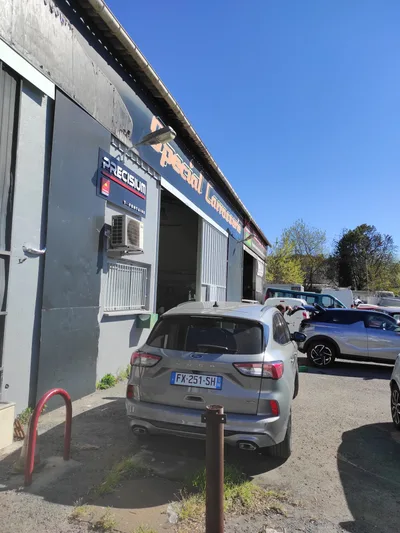 Devanture de Special Carrosserie