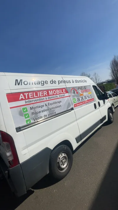 Devanture de Pneus express 80