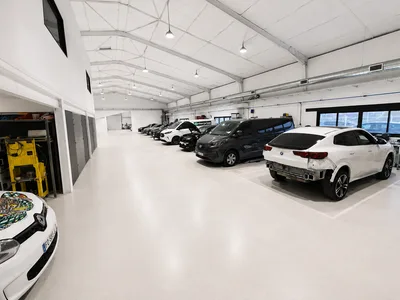 Devanture de Carrosserie Moga