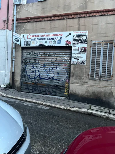 Devanture de Garage Chateaubriand