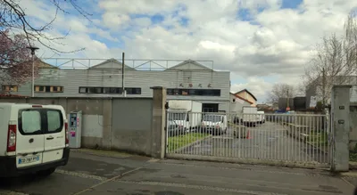 Devanture de Ye's garage