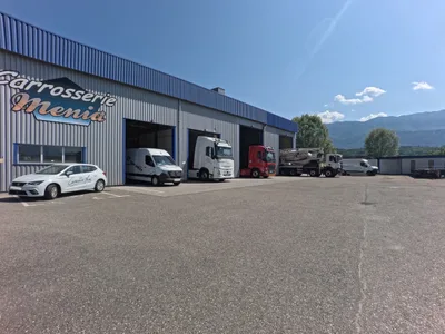Devanture de Carrosserie Menia