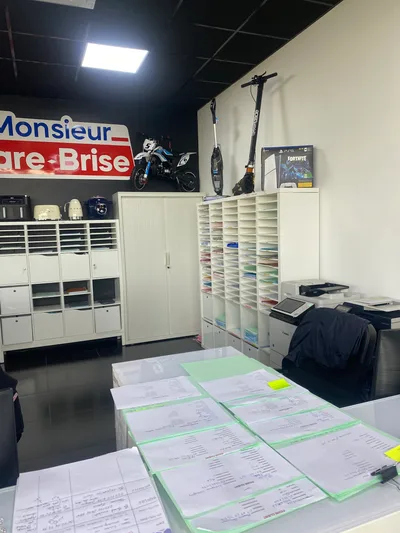 Devanture de MONSIEUR PARE-BRISE VERNOUILLET