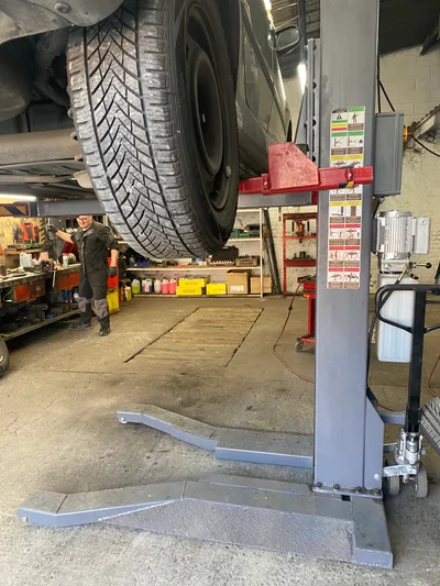 Devanture de Rouvil'Auto