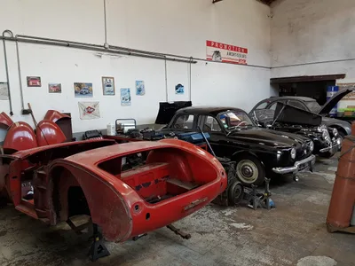 Devanture du Garage des Trophés