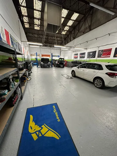Devanture de Garage Masta Autos