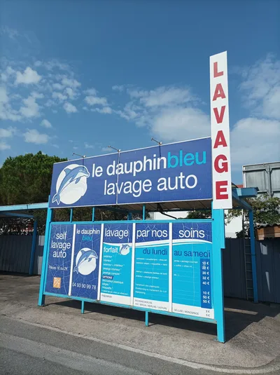 Devanture de LE DAUPHIN BLEU