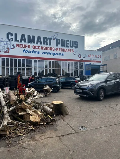 Devanture de Clamart Pneus